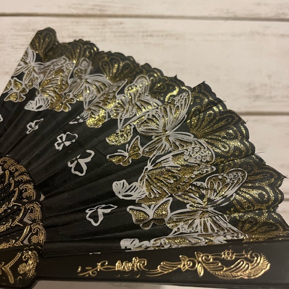 🍄 3/$20 12 pack party favor fans - Picture 6 of 7